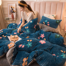 Load image into Gallery viewer, Ribbed Double Thick Velvet Bed Sheets