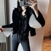 Load image into Gallery viewer, Fanned Sleeve Dress Shirt