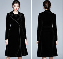 Load image into Gallery viewer, Designer Vintage Notched Collar Velvet Maxi Coat
